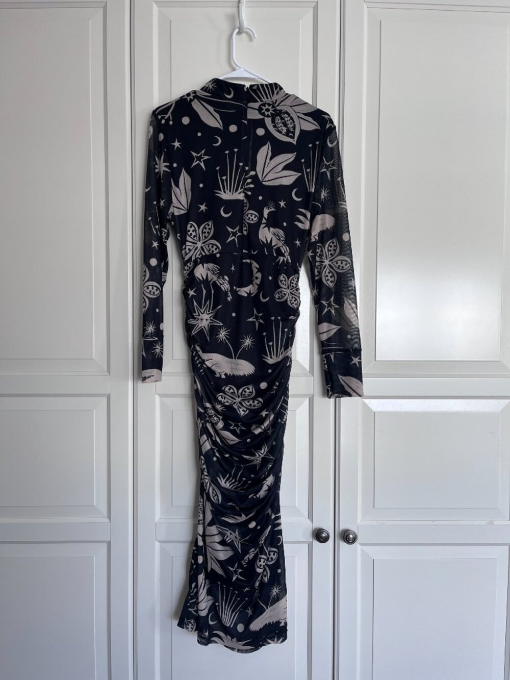Farm Rio Printed Ruched Midi Dress, Large - Picture 2 of 3